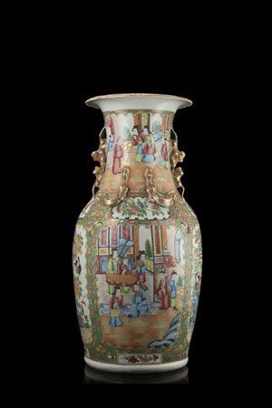 Vaso in porcellana a smalti Famiglia Rosa Cantonese decorato con figure in...