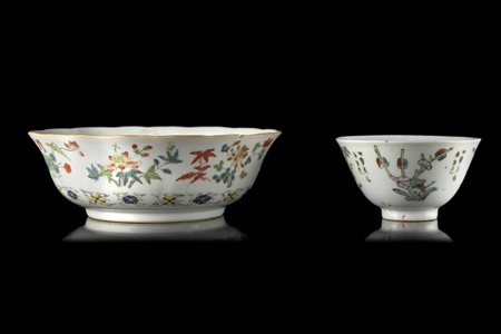 Ciotola in porcellana Famiglia Rosa decorata a motivi floreali, marchio...