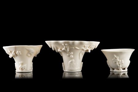 Tre coppette da libagione in porcellana blanc-de-Chine China, secolo XVIII...