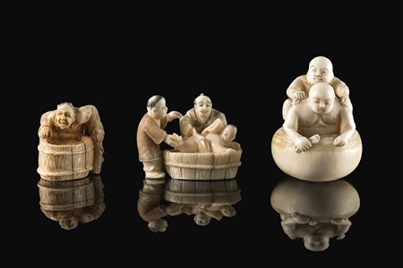 Tre netsuke in avorio, con firma Giappone, periodo Meiji (1868-1912) (h. max...