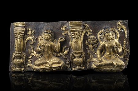 Frammento della sezione inferiore di uno stupa in bronzo dorato decorato con...