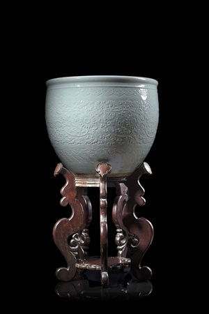 Grande vasca per pesci (in cinese "gang") in porcellana a invetriatura...