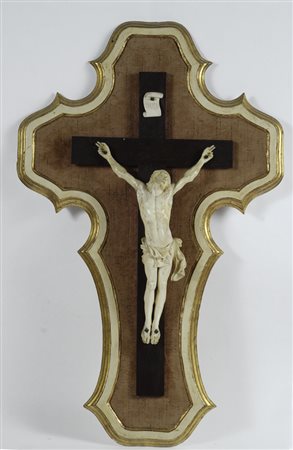 Crocifisso in avorio, Italia Settentrionale, XVIII sec., cm. 25x18. € 840/940