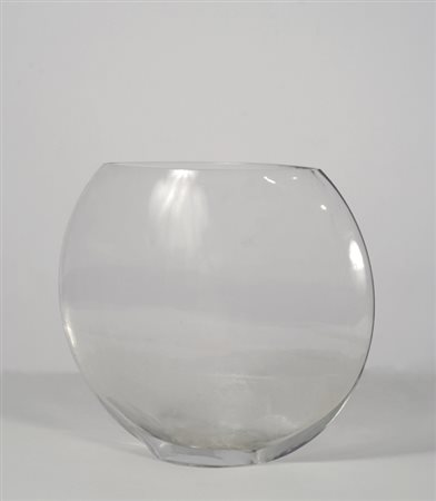 Vaso in cristallo di forma sferica su base circolare. cm. 34x45 € 100/200