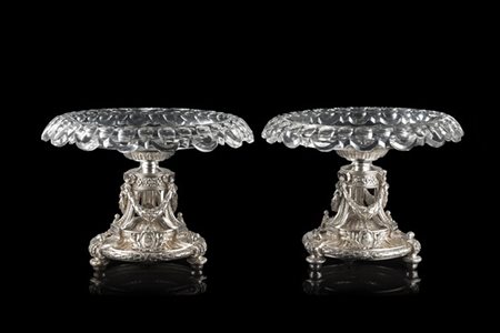 Coppia di alzate in argento con piatto in cristallo, fusto cesellato a foglie d