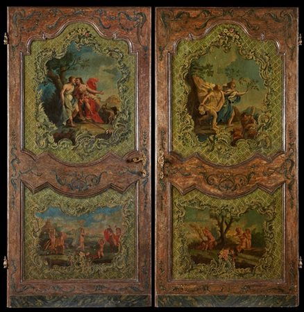 Coppia di pannelli in legno laccato e dipinto a volute nei toni del verde, rise