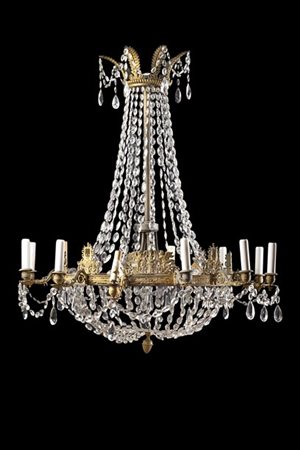 Lampadario Impero in bronzo dorato a dodici fiamme, ghiera decorata con fregi r