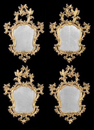 Gruppo di quattro specchiere con cornici in legno intagliato, traforato e dorat