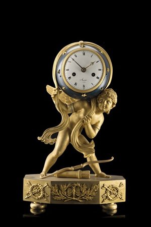 MOINETTE A PARIS
Orologio in bronzo dorato raffigurante Cupido
Epoca inizio sec