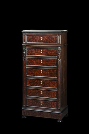 Secretaire lastronato in radica, fronte a quattro cassetti e anta ribaltabile c