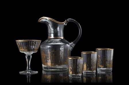 Manifattura di inizio secolo XX. Parte di servizio di bicchieri in vetro incolo