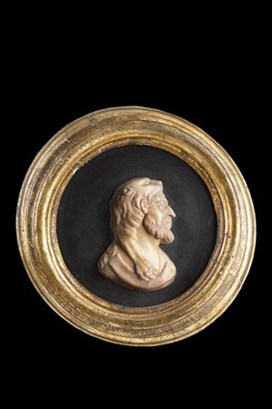 Profilo di Ercole in marmo su supporto in lavagna (d. cm 16) In cornice dorata