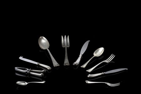Servizio di posate in argento composto da: sei forchette, sei coltelli, sei cuc