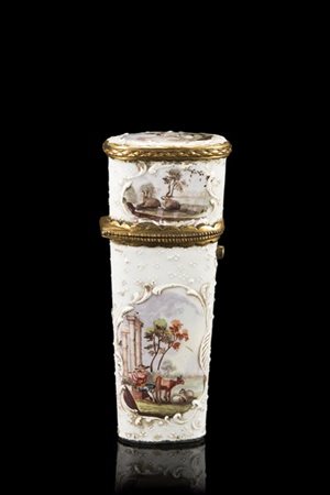 Manifattura dela fine del secolo XVIII. Porta nécessaire da viaggio in smalto c