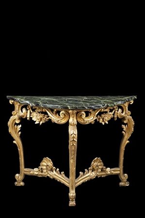 Consolle di forma mossa in legno intagliato, traforato e dorato, piano in legno