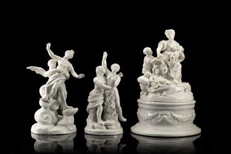 Manifatture diverse, secoli XVIII/XIX. Tre gruppi in porcellana bianca raffigur