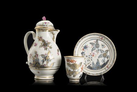 Manifattura di Vienna, secolo XIX. Caffettiera con coperchio, tazza e piattino
