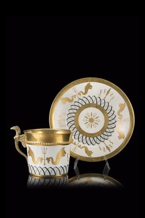 Manifattura di Vienna, secolo XIX. Tazza con piattino in porcellana profilata i