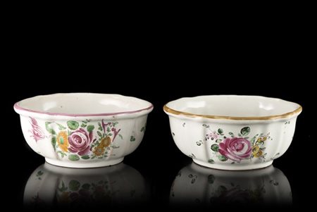 Manifattura di Pesaro, secolo XVIII. Coppia di ciotole in maiolica con decoro a