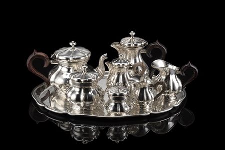 Servizio da tè e caffè in argento a corpo costolato composto da: teiera, caffet