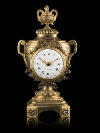 LECHOPIE À PARIS
Pendola in bronzo dorato in foggia di vaso biansato
Epoca fine