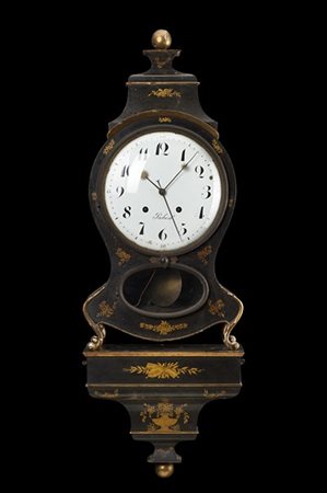 ROBERT
Pendola musicale del tipo "Neuchateloise" su mensola, con cassa in legno