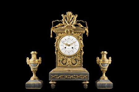 DENIERE A PARIS
Trittico da camino formato da un orologio da appoggio in bronzo