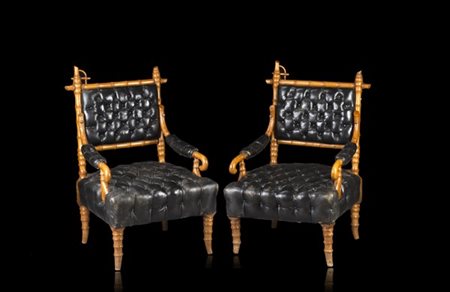 Coppia di poltrone in ciliegio a finto bamboo. Sedute, schienali e braccioli ri