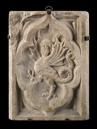 Antica formella in marmo di forma rettangolare scolpita in altorilievo ad anima