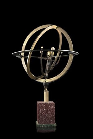 Planetario eliocentrico in ottone e ferro su base in porfido.
La sfera armillar