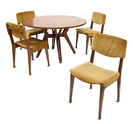 PARISI ICO Quattro sedie con struttura in legno di teak, rivestite con...