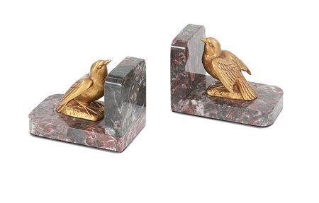 FERMALIBRI Coppia di fermalibri in marmo del Portogallo, decoro di due...