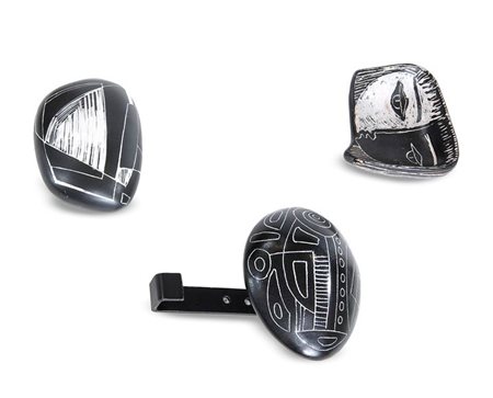 CERRATO VICTOR Tre attacapanni in ceramica di forme e decori diversi....