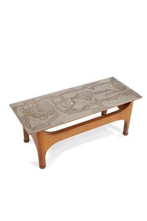 TAVOLINO Tavolino con piano in lamiera di zinco inciso ad acido e base in...