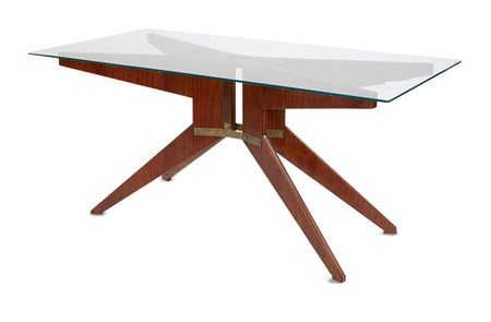 TAVOLO Tavolo con struttura formata da una crociera di quattro elementi in...