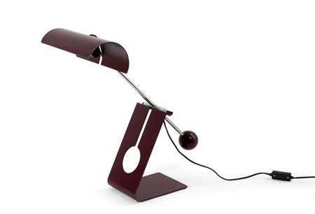 LAMPADA Lampada in metallo laccato e cromato con snodo a bilanciere. Prod....