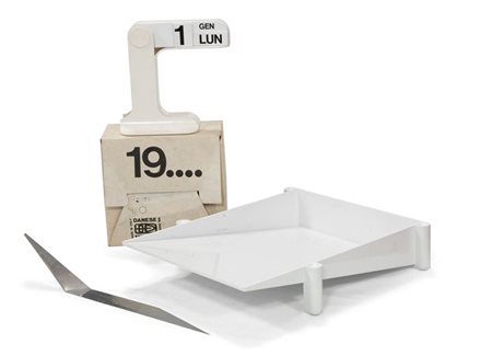 MARI ENZO Lotto tre oggetti di cui un tagliacarte, un calendario e una...