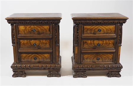 Coppia di comodini in stile seicentesco