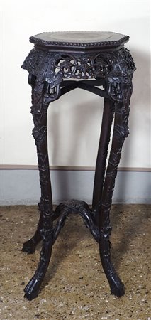 Coppia di colonne portavasi scolpite a motivi di foglie. Cina, XIX secolo. H....