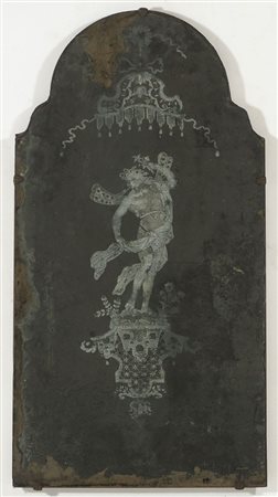 Specchio da parete inciso con figura al centro. XIX secolo. cm. 80x41.