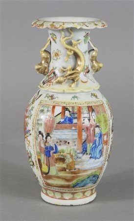 Piccolo vaso cinese decorato. H. cm. 24.
