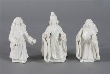 Lotto di 3 statuine in porcellana bianca. H. max cm. 9.