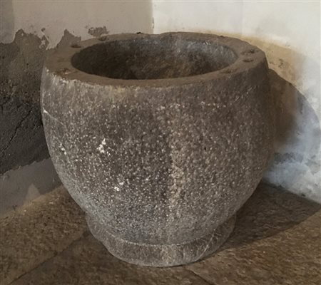 Antico contenitore in pietra.Il lotto potrà essere visionato presso il...