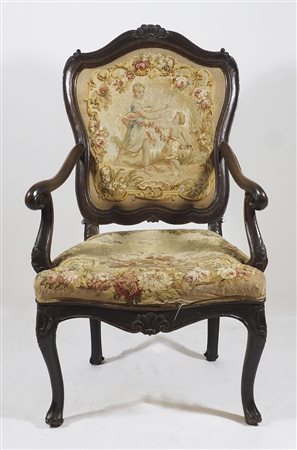 Poltrona in legno di noce ricoperta da tessuto a piccolo punto. Veneto, XVIII...