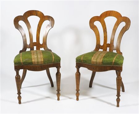 Lotto di 4 sedie in legno con schienale a ventaglio. Metà XIX secolo.