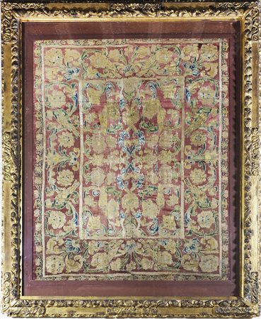 Grande cornice in legno dorato contenente felpa genovese. XVII secolo. cm....