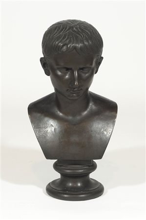 Busto in bronzo raffigurante Napoleone da giovane. XIX secolo. H. cm. 50.