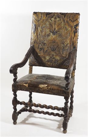 Trono in legno con braccioli intagliati a palme, rivestimento in cuoio...