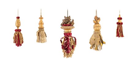 
Five pendants in carved and gildeed wood from the 19th century