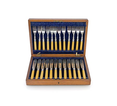 
 

Alexander Clark silver metal cutlery set